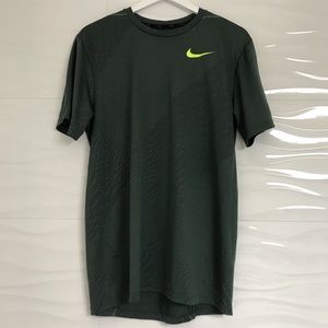 Men's Nike Dri-Fit Shirt Size Medium